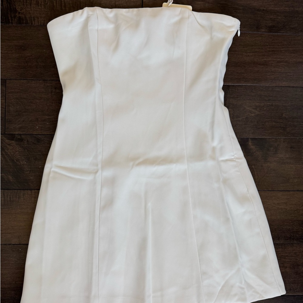 Elegant White Strapless Dress